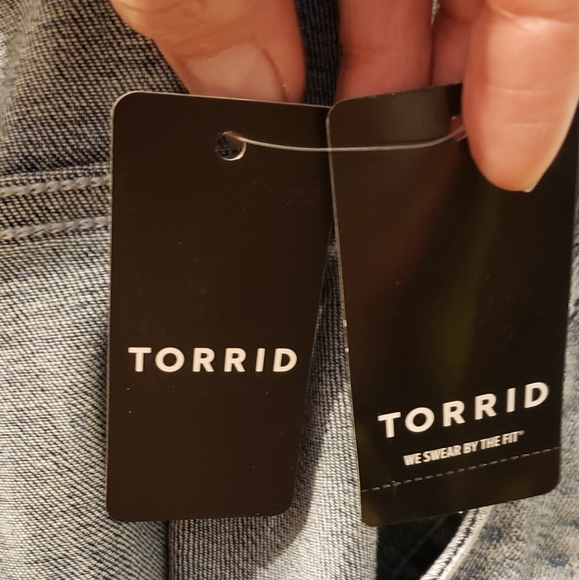 NWT Torrid Crop Denim Jacket Size 3 - Picture 8 of 10